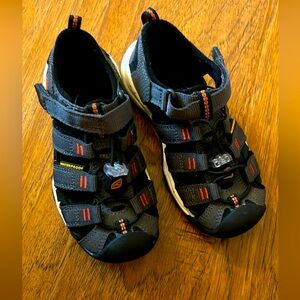 Kids Newport Keen waterproof sandals size 10